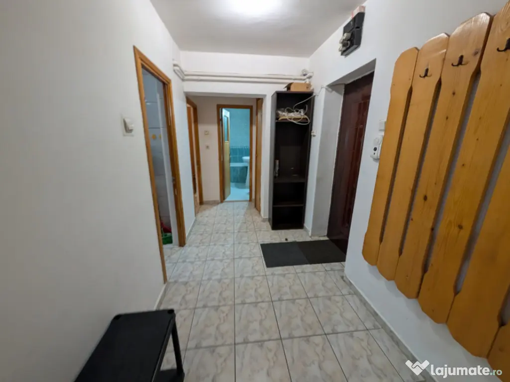 Apartament decomandat Banca Națională etaj 1, bloc 1992 