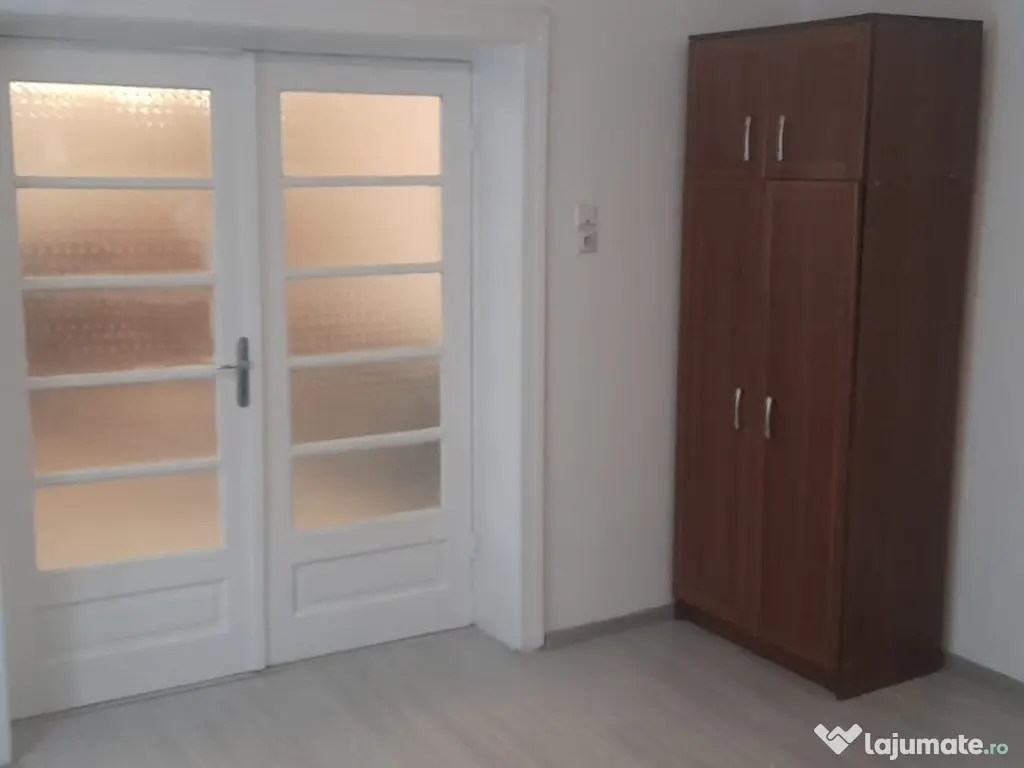 Casa curte de închiriat zona Bucureștii Noi lângă lidl