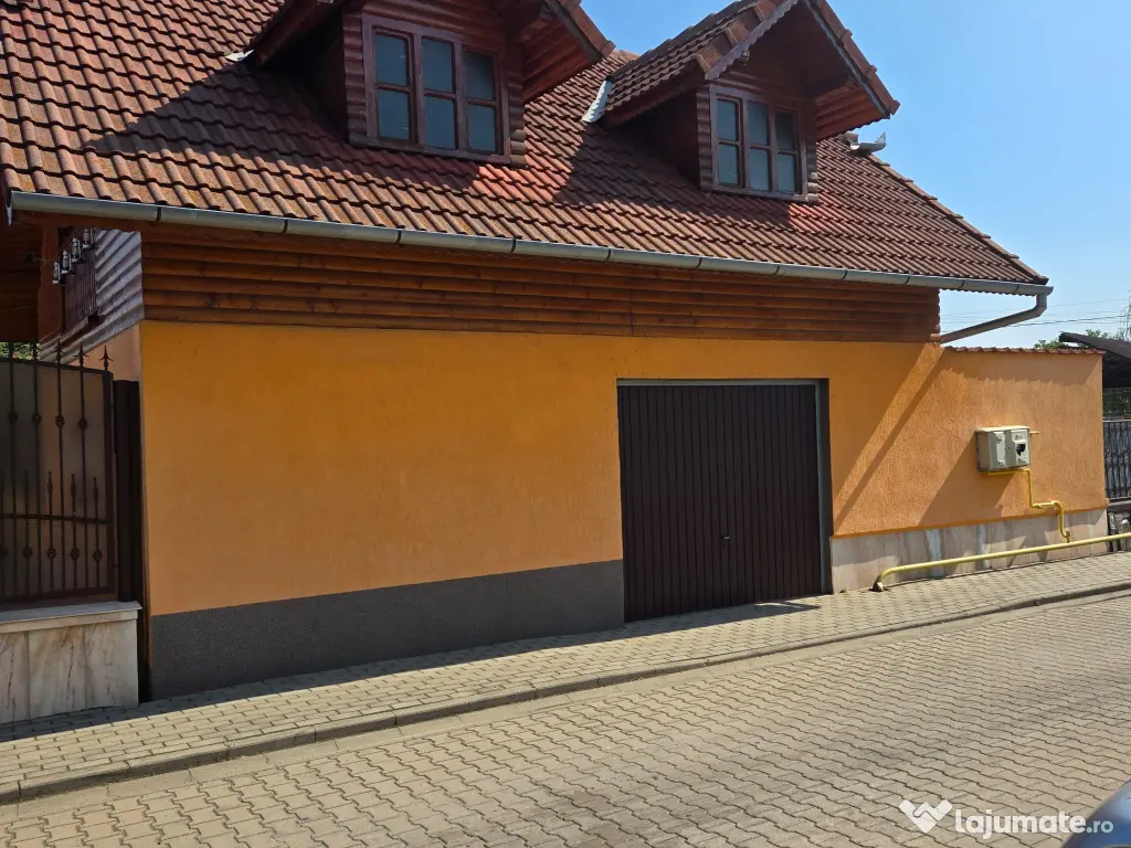 Inchiriez 2 locuri de parcare in garaj.