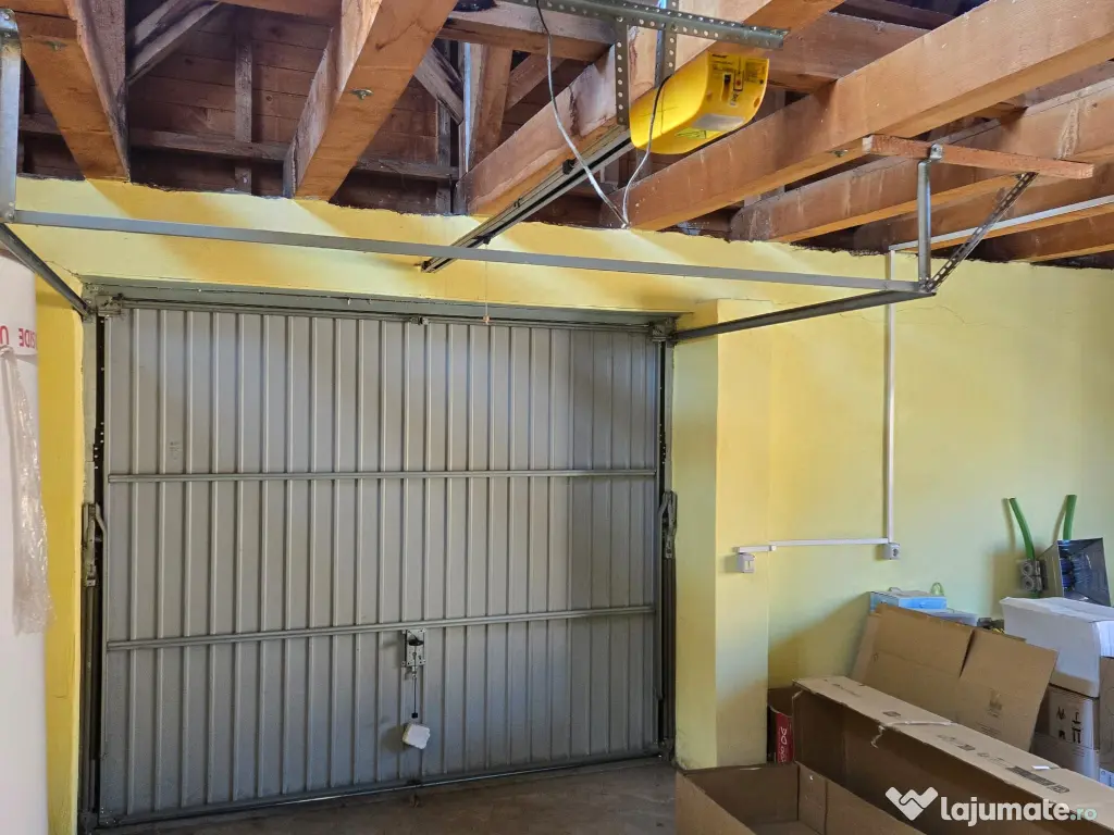 Inchiriez 2 locuri de parcare in garaj.