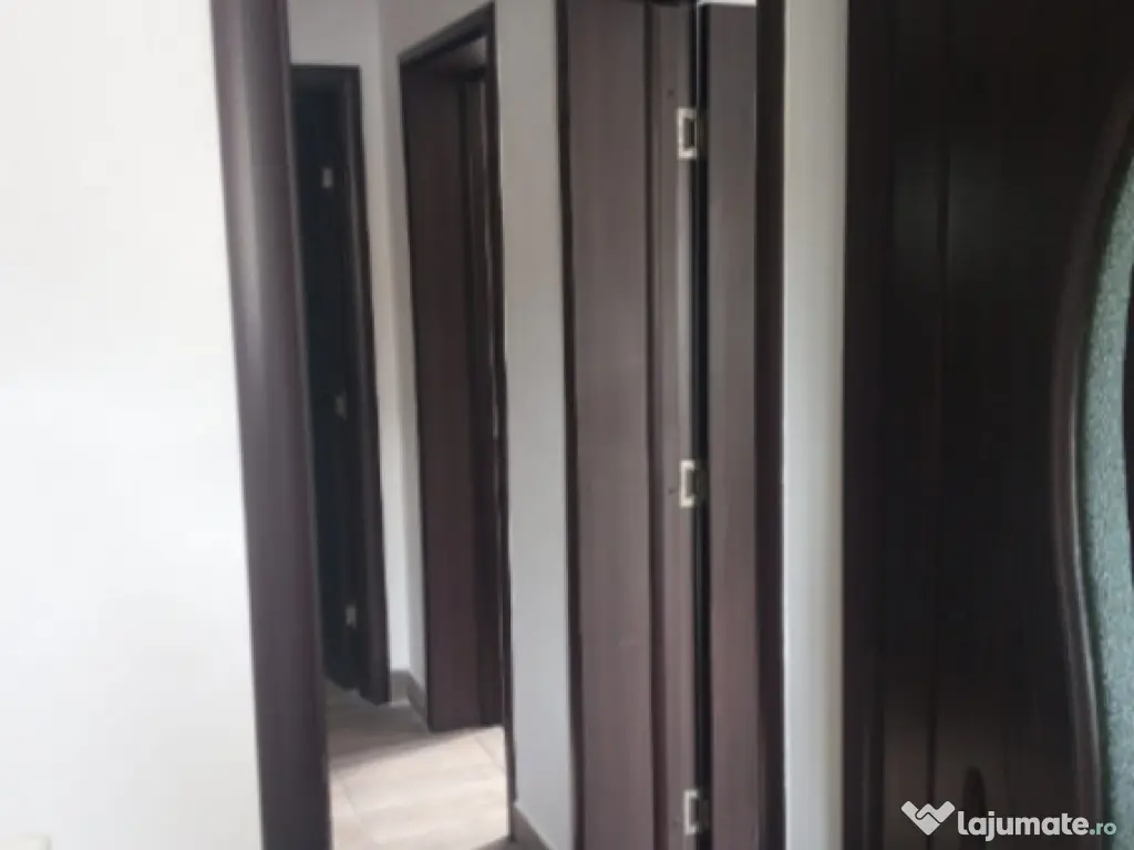 Vânzare apartament 2 camere -Tractorul | Parcare | Luminos