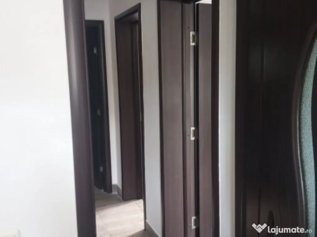 Vânzare apartament 2 camere -Tractorul | Parcare | Luminos