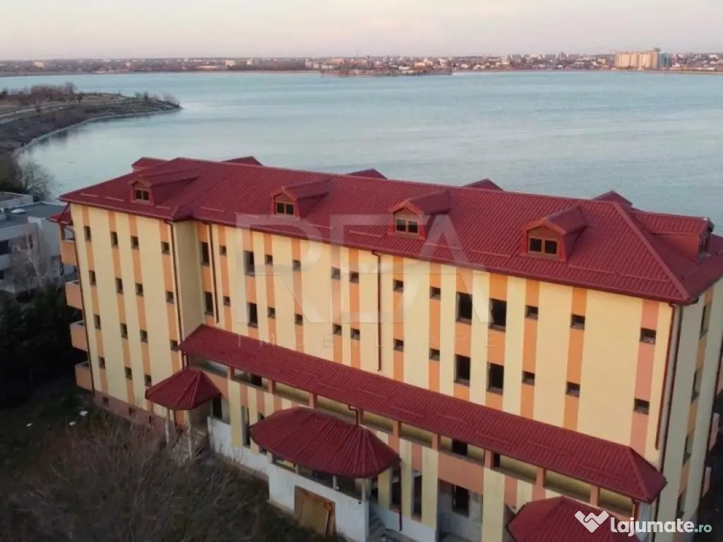 Refugiu Urban Vedere Panoramică pe Malul Lacului Morii 