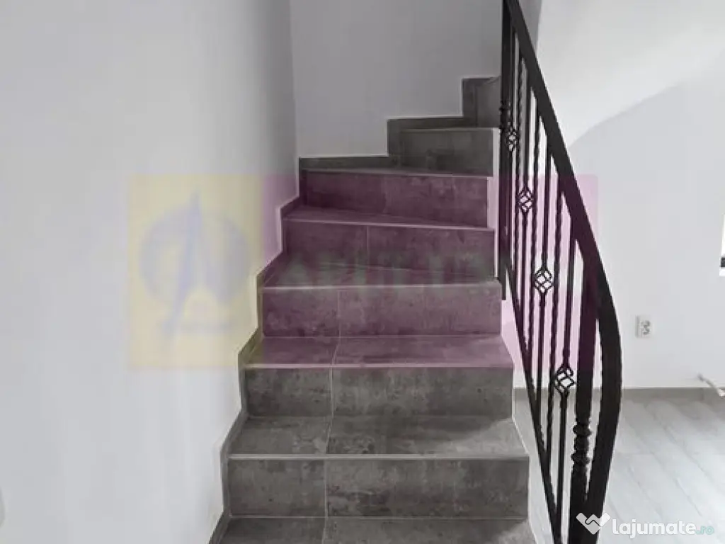 Vila de vanzare cu 4 camere in Brebu 