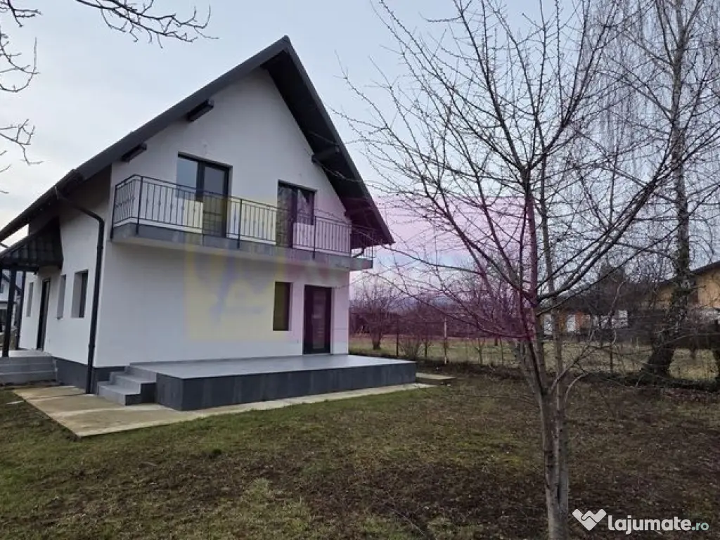 Vila de vanzare cu 4 camere in Brebu 