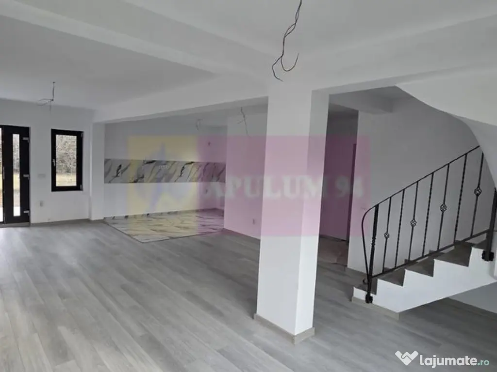 Vila de vanzare cu 4 camere in Brebu 