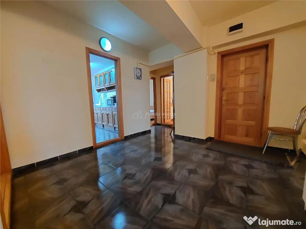 4 camere,decomandat, 92 mp, etaj 7, loc parcare, Centru -Uni