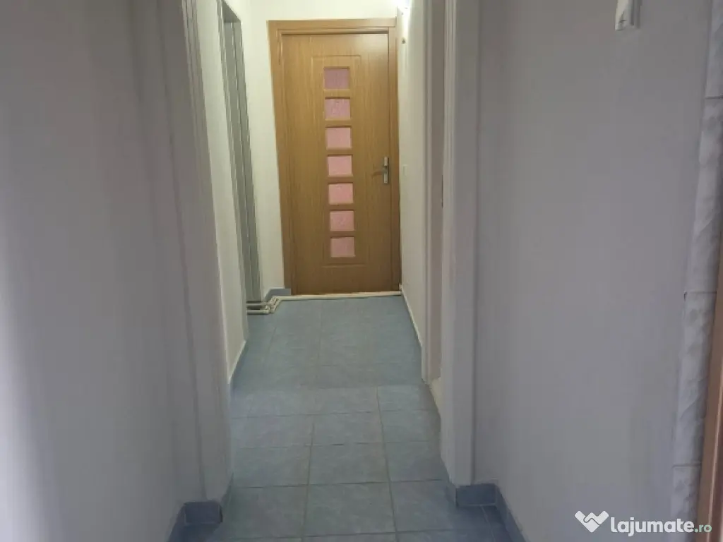 închiriez apartament cu 3 camere 