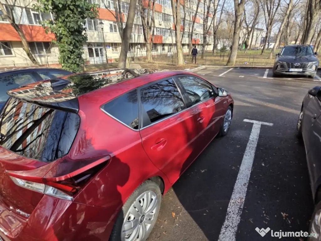 Toyota Auris Hatchback 1.8L 