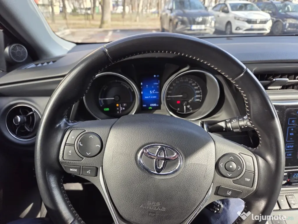 Toyota Auris Hatchback 1.8L 