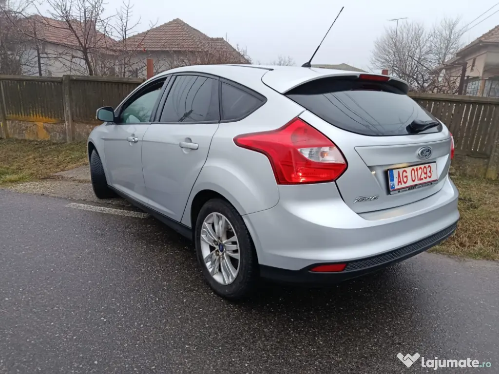 Ford Focus 1.6 benzină 2011 