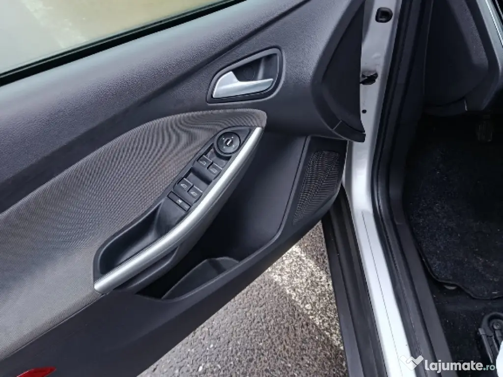 Ford Focus 1.6 benzină 2011 