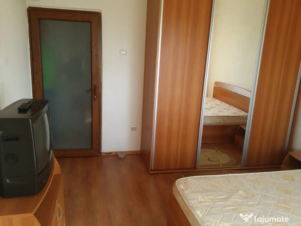 Apartament de închiriat, 2 camere, ultracentral, pe malul mării, în Constanța.