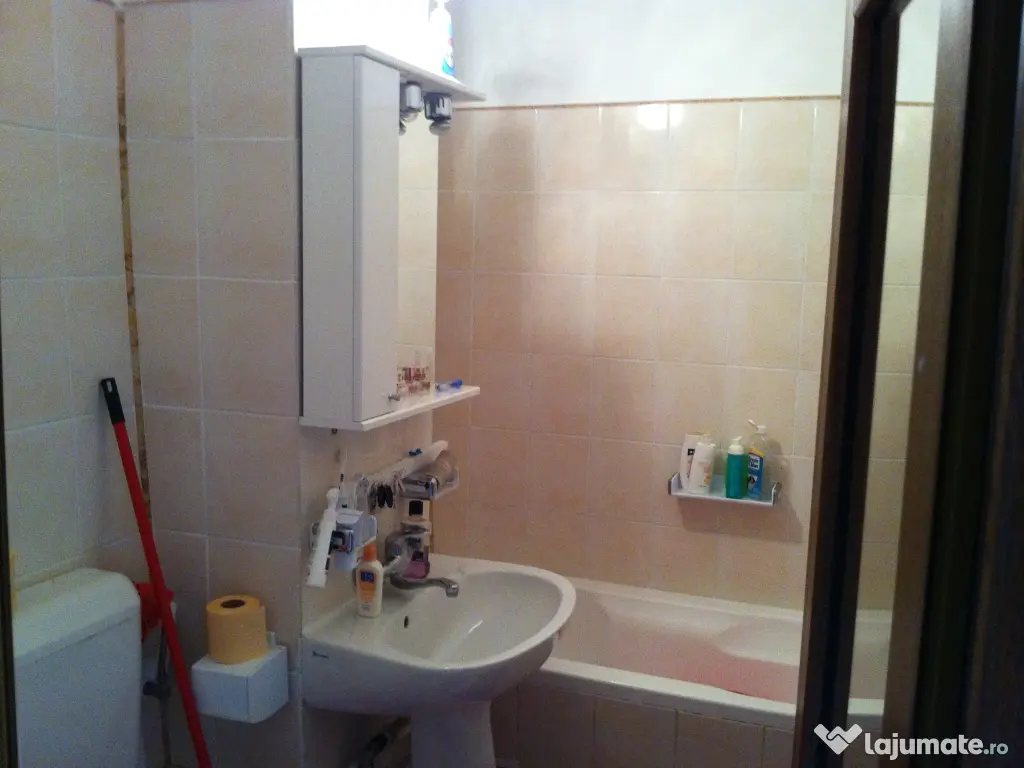 Apartament de închiriat, 2 camere, ultracentral, pe malul mării, în Constanța.