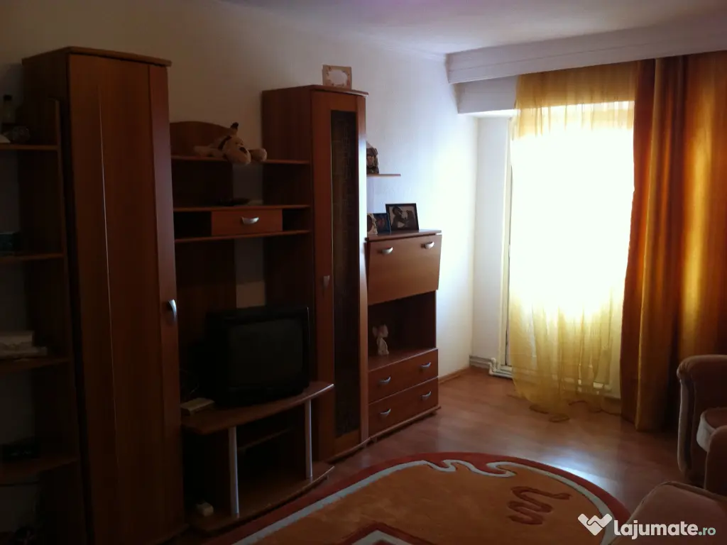 Apartament de închiriat, 2 camere, ultracentral, pe malul mării, în Constanța.