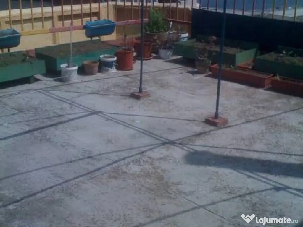 Apartament de închiriat, 2 camere, ultracentral, pe malul mării, în Constanța.