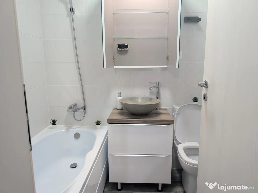 Închiriez apartament studio, sector 4, mobilat, loc parcare inclus 