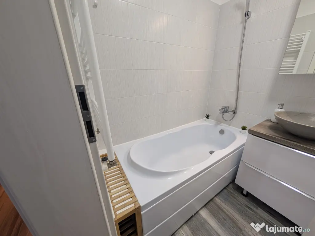 Închiriez apartament studio, sector 4, mobilat, loc parcare inclus 