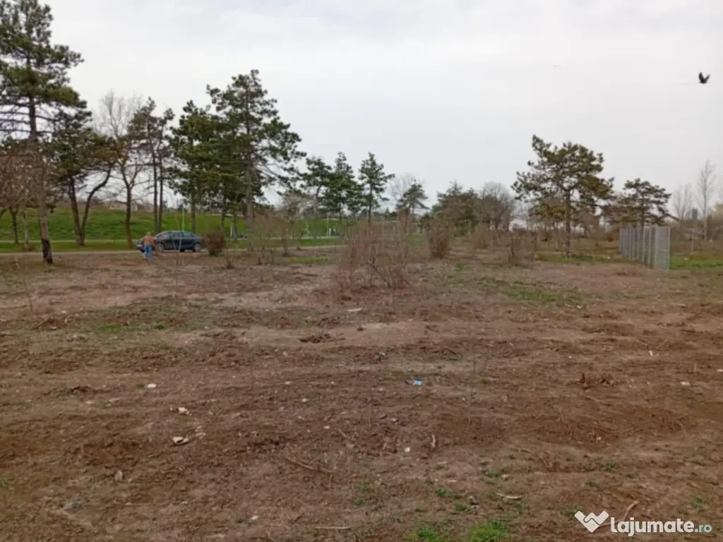 Vând 1.250 mp de libertate în spatele Parcului Mare!