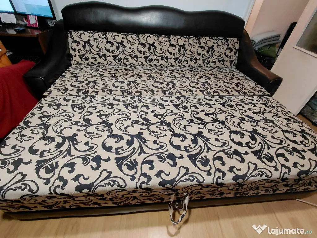 Canapea extensibila, 3 locuri, stare buna