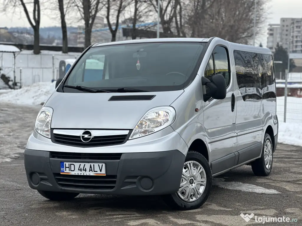 Opel Vivaro*autoturism 9 locuri*navigatie*2.0 D*aer conditionat*2010