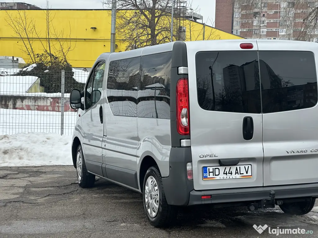 Opel Vivaro*autoturism 9 locuri*navigatie*2.0 D*aer conditionat*2010