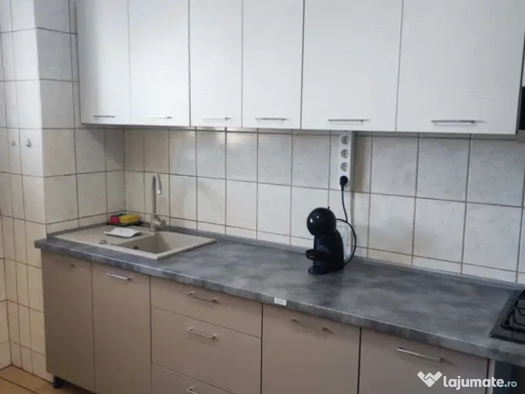 Proprietar inchiriez Apartament 3 camere, renovat, 1 min metrou + loc de parcare