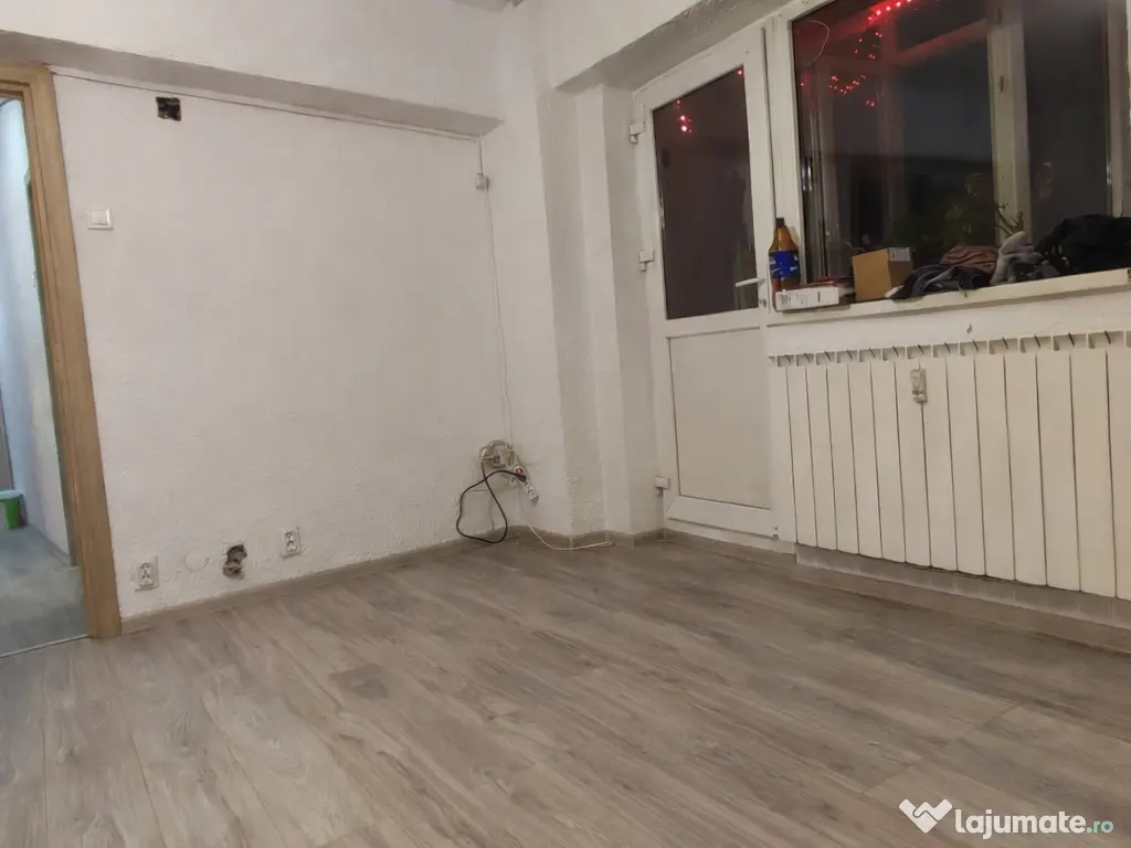 Proprietar inchiriez Apartament 3 camere, renovat, 1 min metrou + loc de parcare