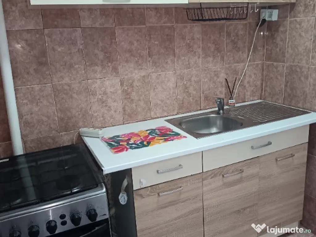 Închiriez garsonieră str. Fabricii