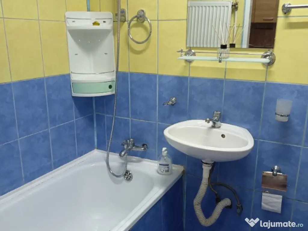 Închiriez garsonieră str. Fabricii