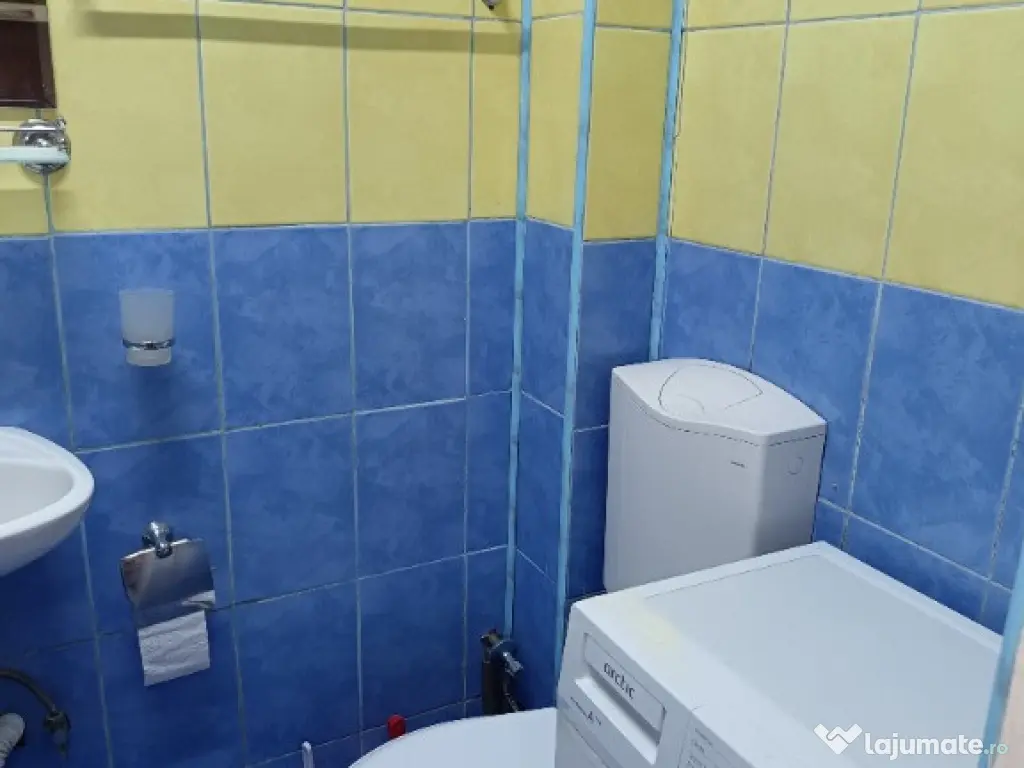 Închiriez garsonieră str. Fabricii