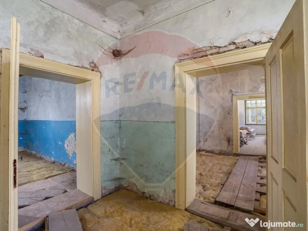 Fostă școală săsească semnată de Fritz Balthes – ... 