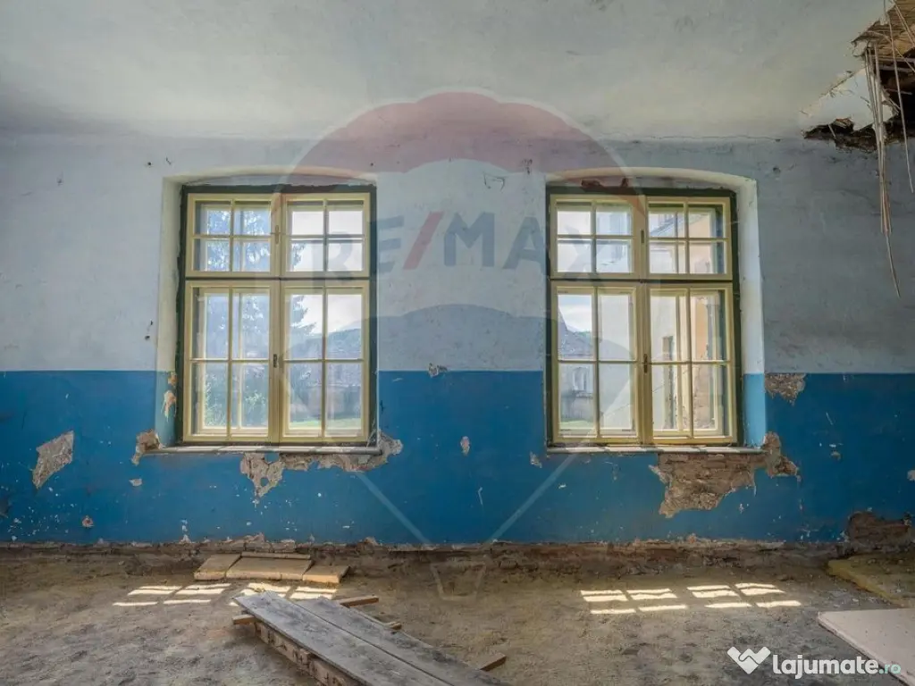 Fostă școală săsească semnată de Fritz Balthes – ... 