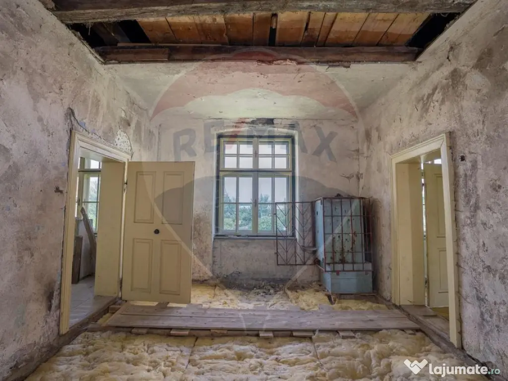 Fostă școală săsească semnată de Fritz Balthes – ... 