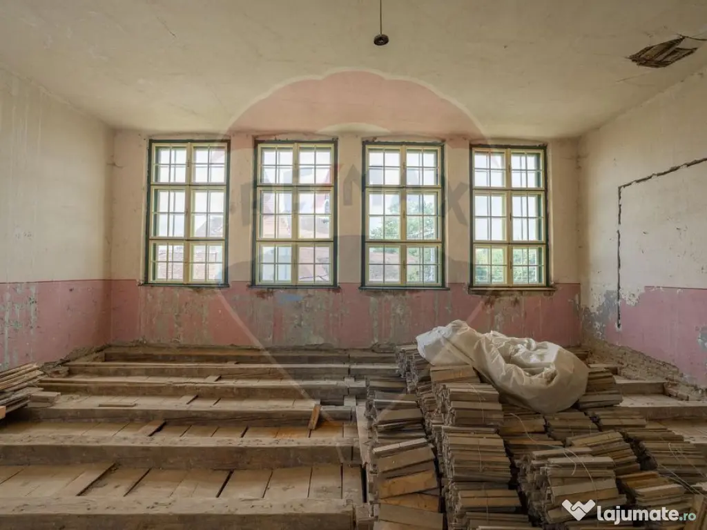 Fostă școală săsească semnată de Fritz Balthes – ... 