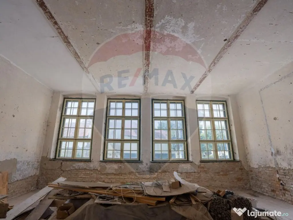 Fostă școală săsească semnată de Fritz Balthes – ... 