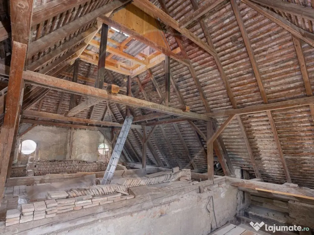 Fostă școală săsească semnată de Fritz Balthes – ... 