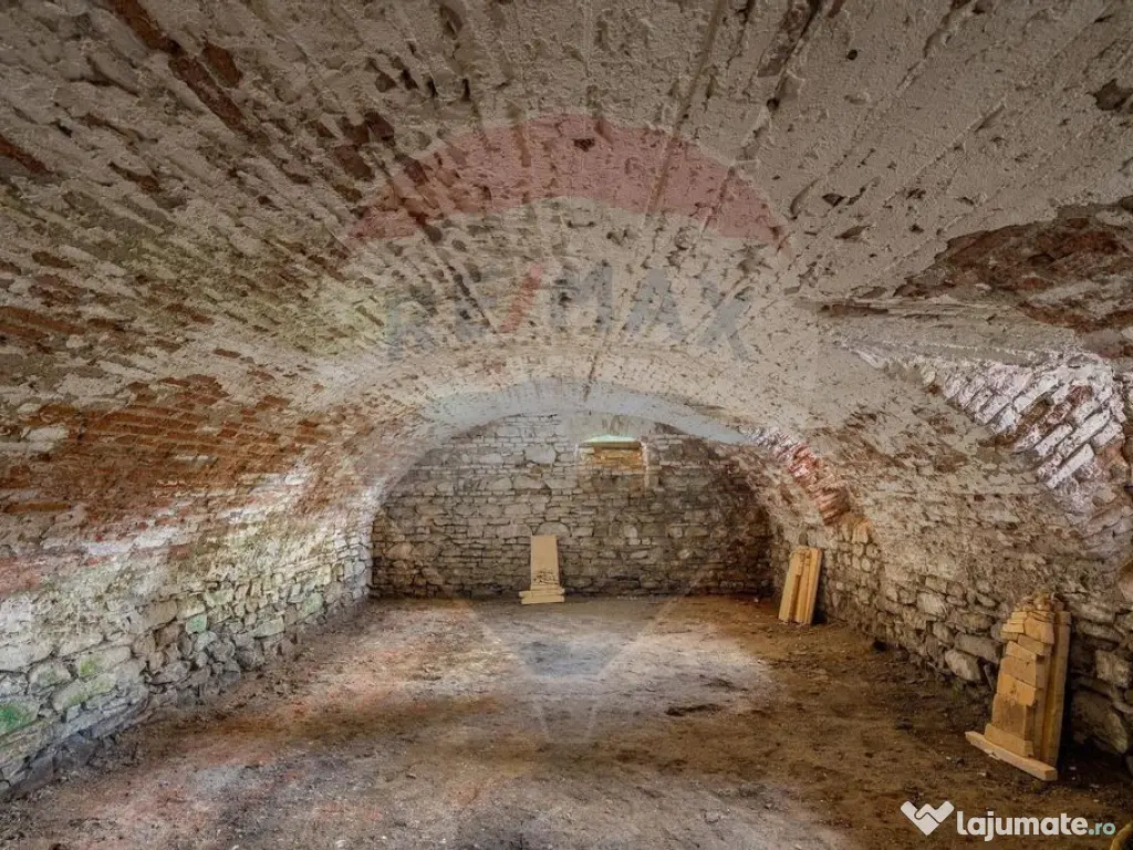 Fostă școală săsească semnată de Fritz Balthes – ... 