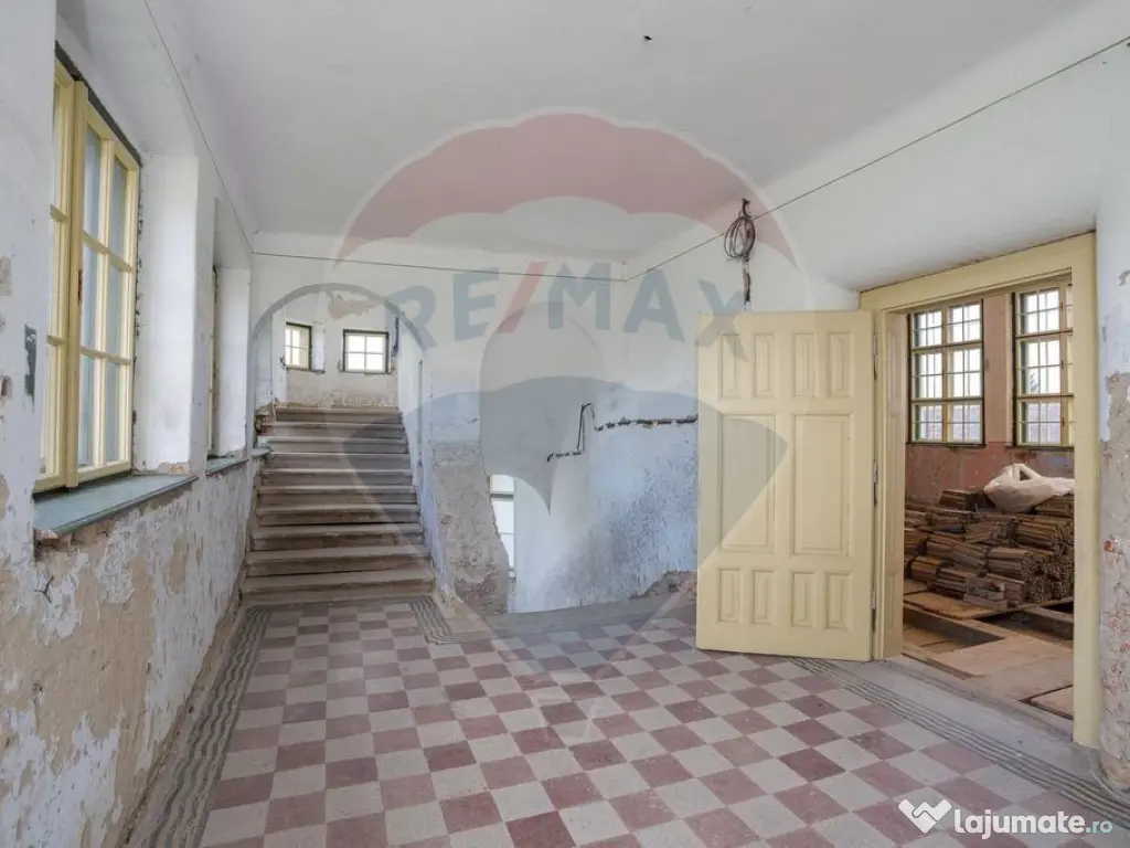 Fostă școală săsească semnată de Fritz Balthes – ... 