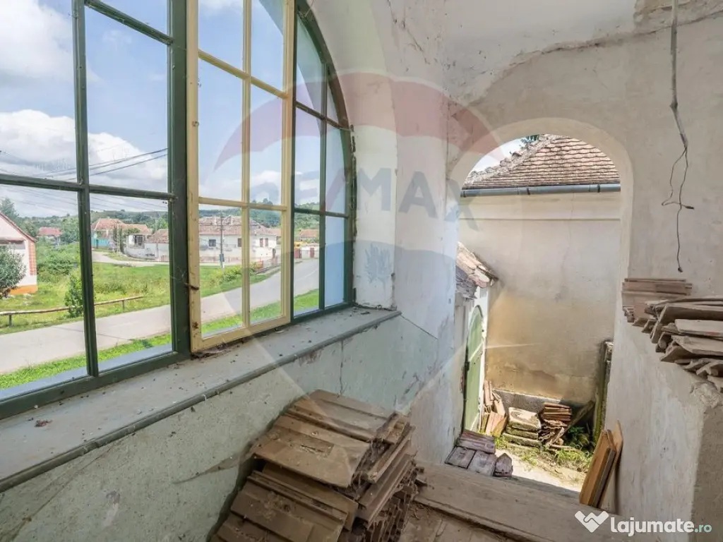 Fostă școală săsească semnată de Fritz Balthes – ... 