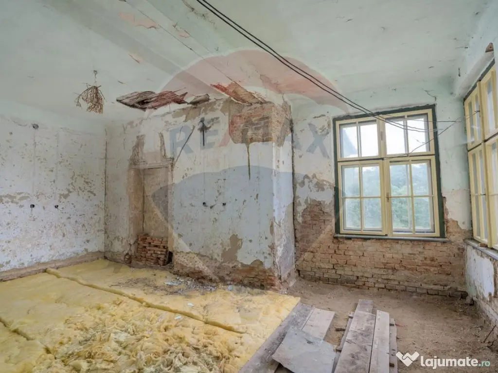 Fostă școală săsească semnată de Fritz Balthes – ... 