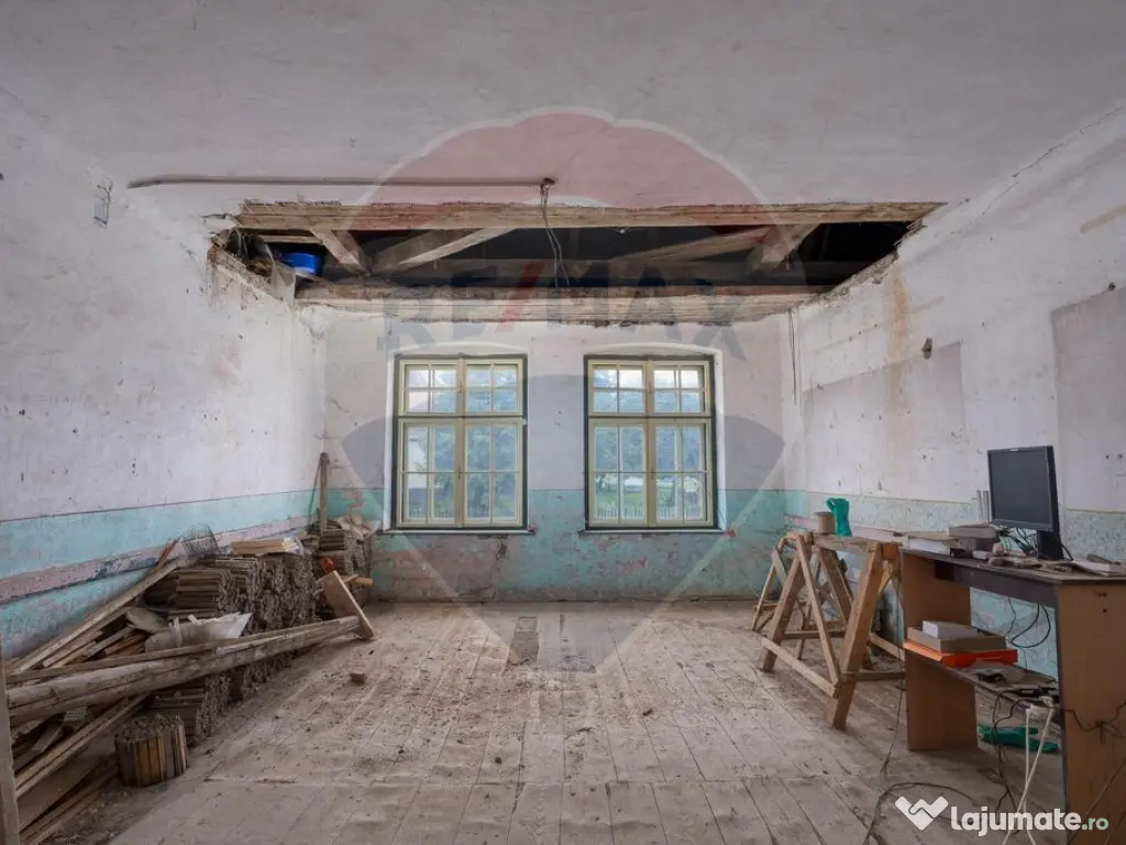 Fostă școală săsească semnată de Fritz Balthes – ... 