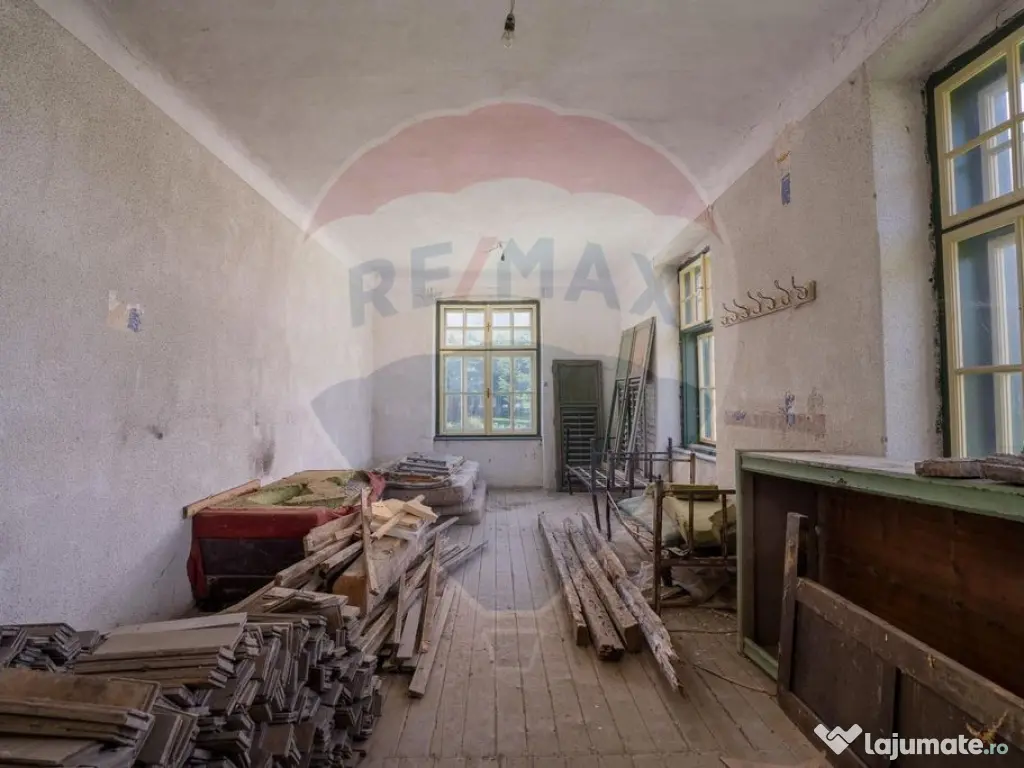 Fostă școală săsească semnată de Fritz Balthes – ... 