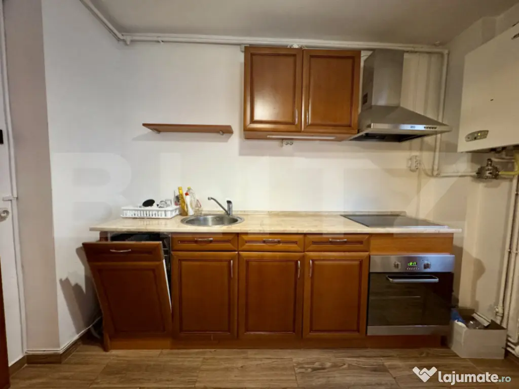 Apartament 3 camere, 82 mp, zona Semicentral 