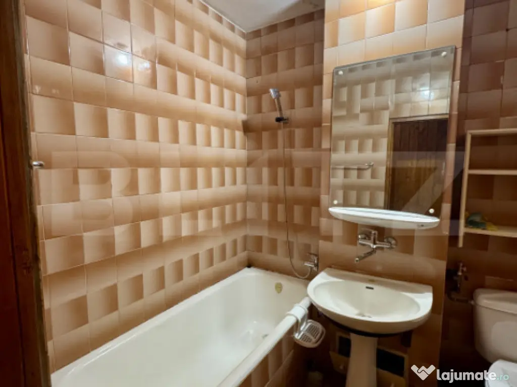 Apartament 3 camere, 82 mp, zona Semicentral 