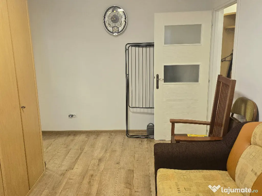 Vand apartament 2 camere, Deva, zona Maxa, etaj 1, mobilat, parcare 
