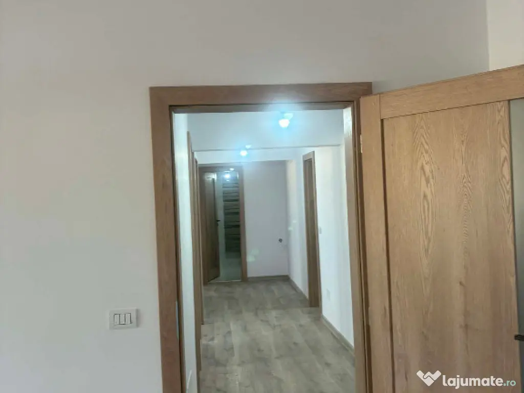 Apartament de 3 camere zona Calea Bucuresti