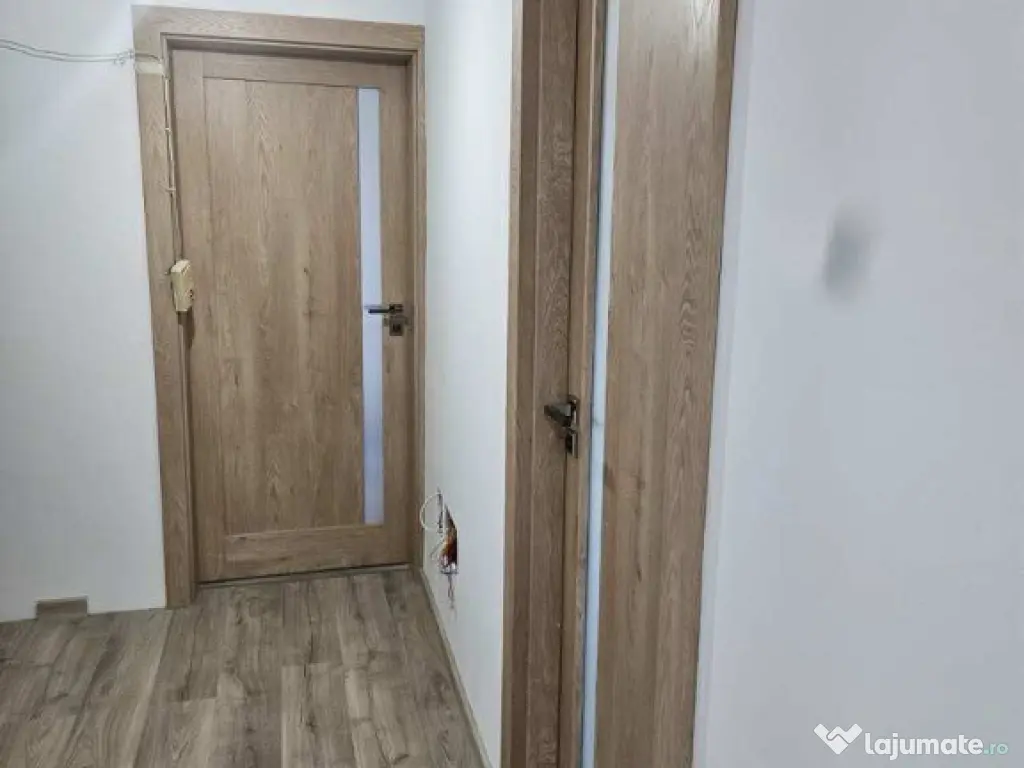 Apartament de 3 camere zona Calea Bucuresti