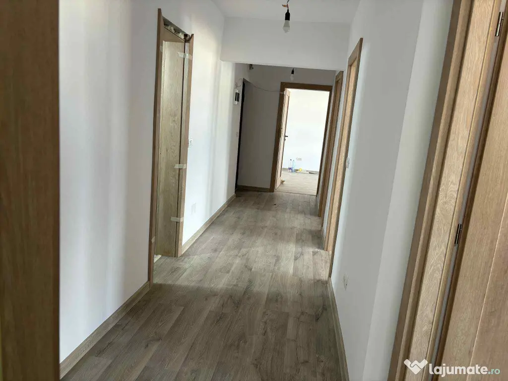 Apartament de 3 camere zona Calea Bucuresti
