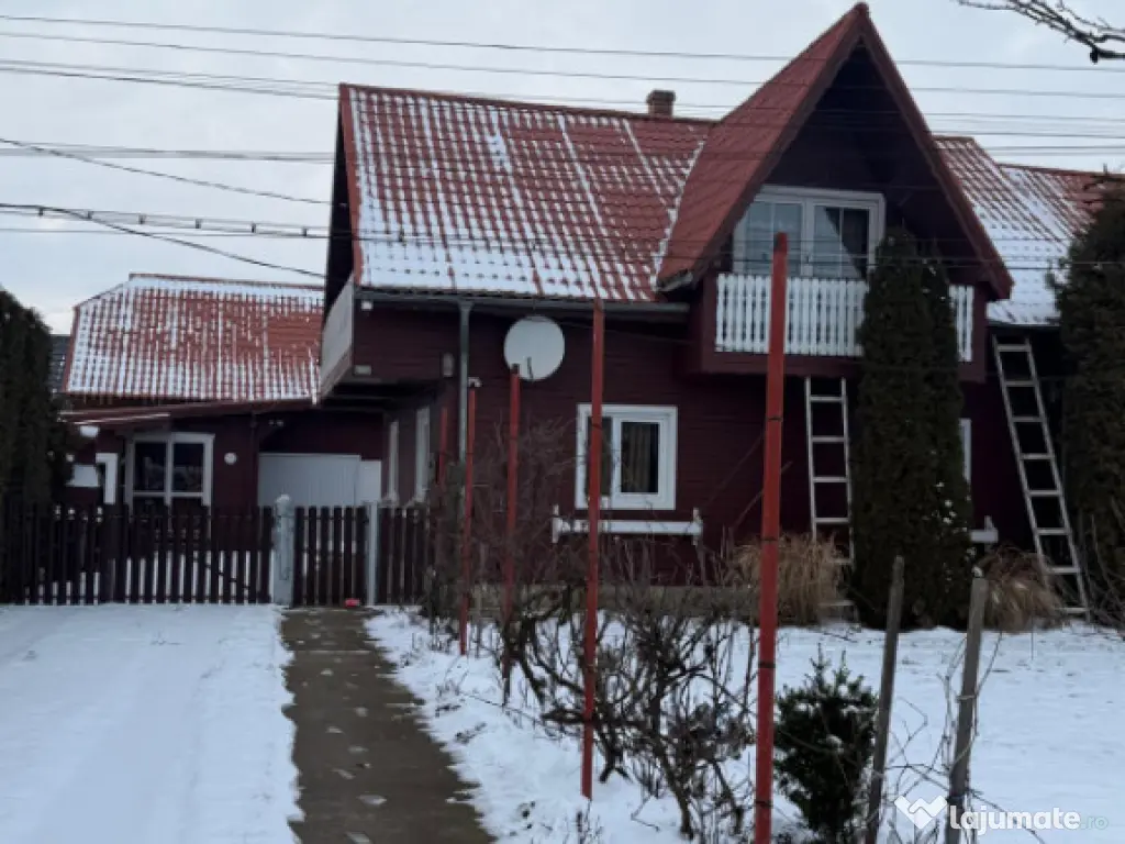 Casa spatioasa , teren 3300 mp, Dornesti 